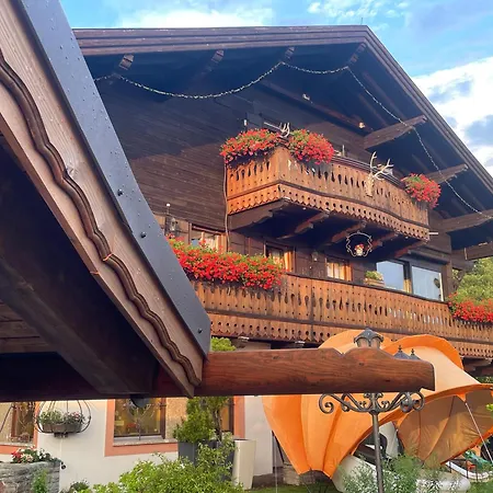 Weiser Hirsch Im Burgblick 아파트 *